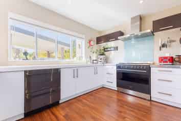 51 Mahaki Road, Paraparaumu