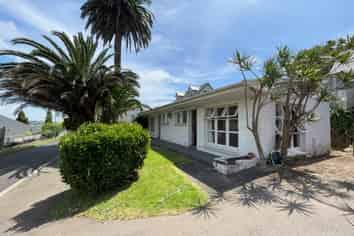 2/342 Waihi Road, Judea