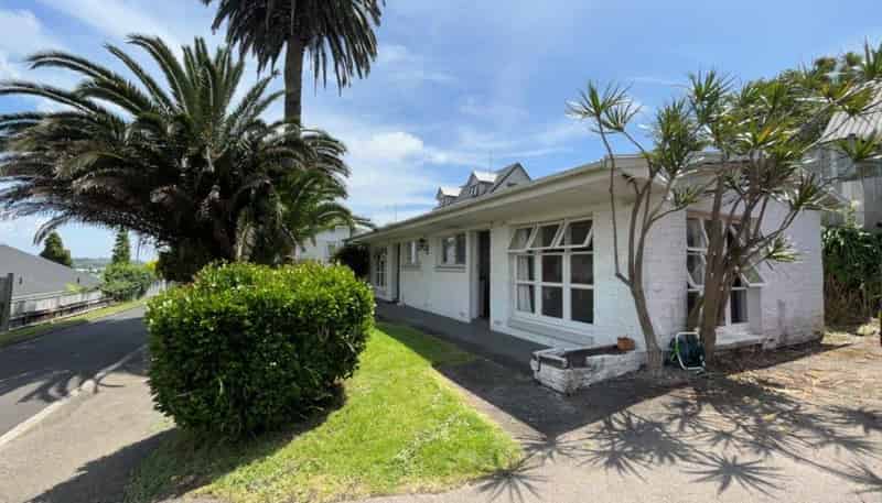 2/342 Waihi Road, Judea