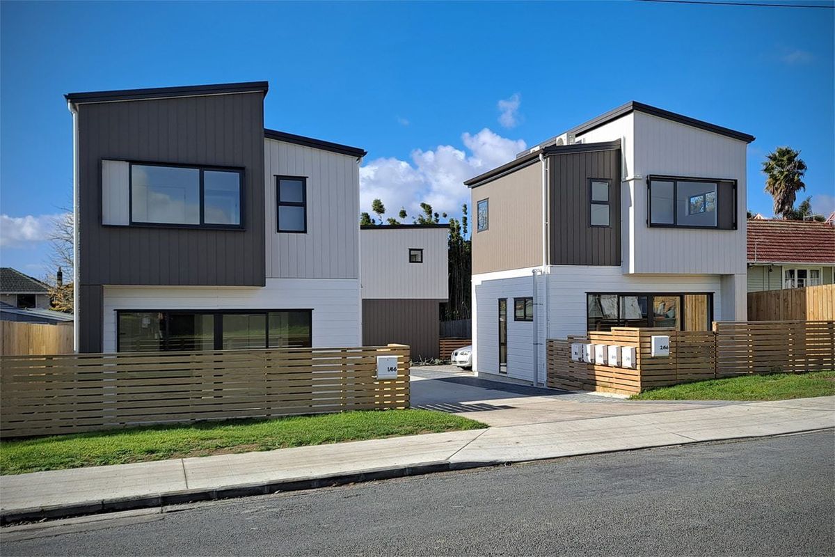 2 bedroom with dedicated off street carpark, Te Atatu Peninsula