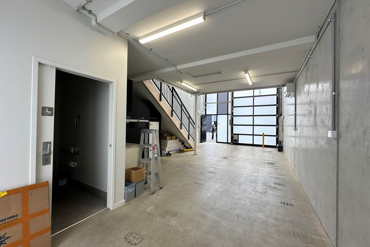 SHOWROOM WITH EXTENSIVE CHATTELS - Ansicht 5