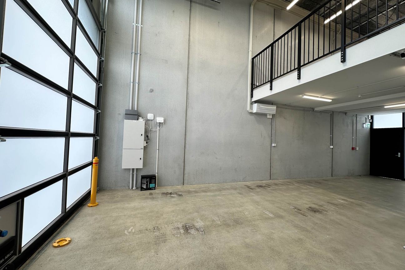 SHOWROOM WITH EXTENSIVE CHATTELS - Ansicht 4