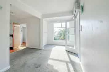 6B Matai Terrace, Eastbourne