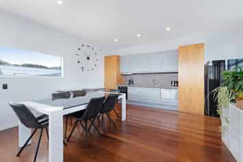 4/220 Jackson Street, Petone