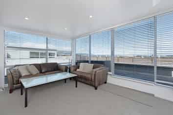4/220 Jackson Street, Petone