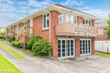 16b Tui Glen Road, Birkenhead