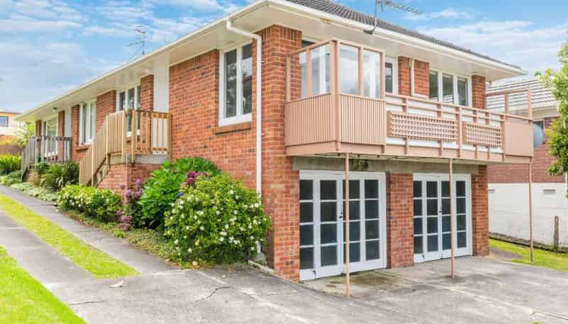 16b Tui Glen Road, Birkenhead