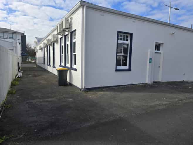 High-profile, large-scale office