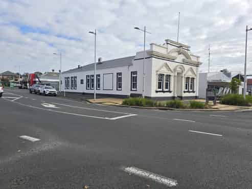 High-profile, large-scale office