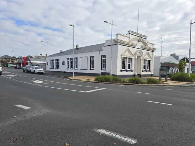 High-profile, large-scale office