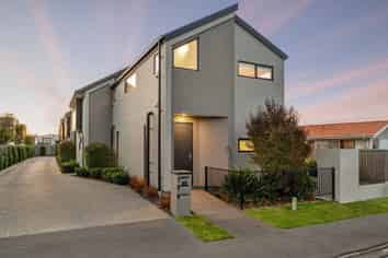 1/45 Division Street, Riccarton