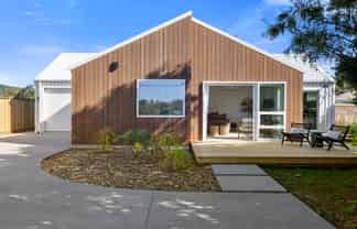 52 Wairau Road, Oakura