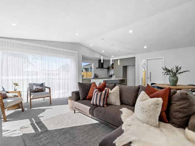 52 Wairau Road, Oakura