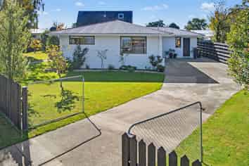 4 Dove Place, Westbrook