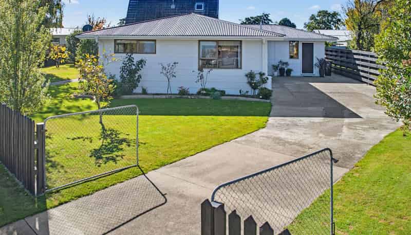 4 dove place, Westbrook