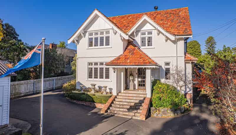 12 Brassey Road, Saint Johns Hill