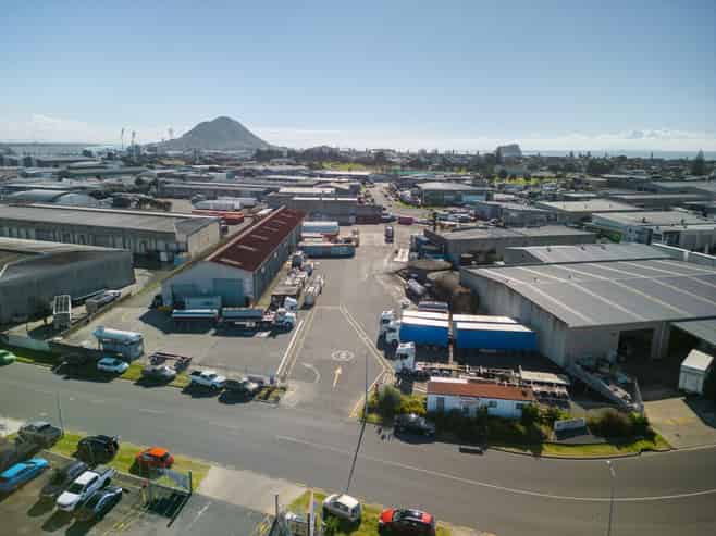 Large Industrial Yard and Warehouse Near Port