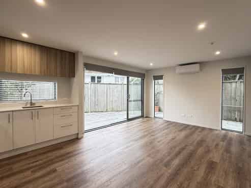 5/43 Churton Crescent , Taita