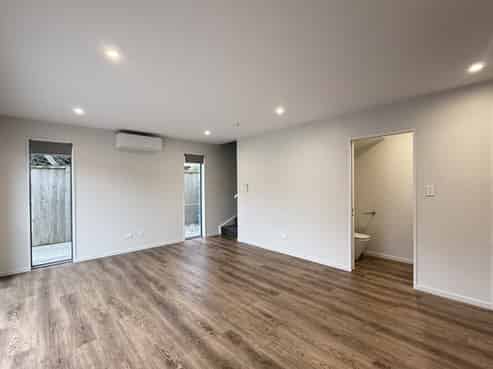 5/43 Churton Crescent , Taita