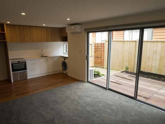 5/43 Churton Crescent , Taita