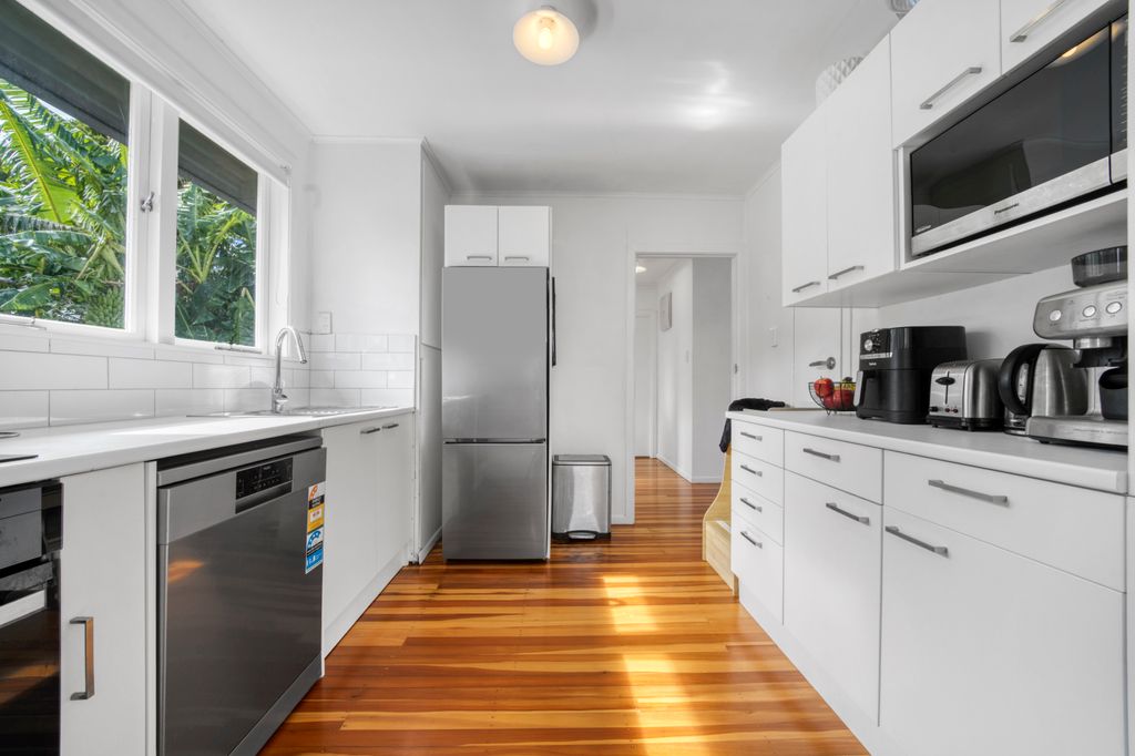 Beautifully Presented, FREEHOLD & MUST SELL! 4