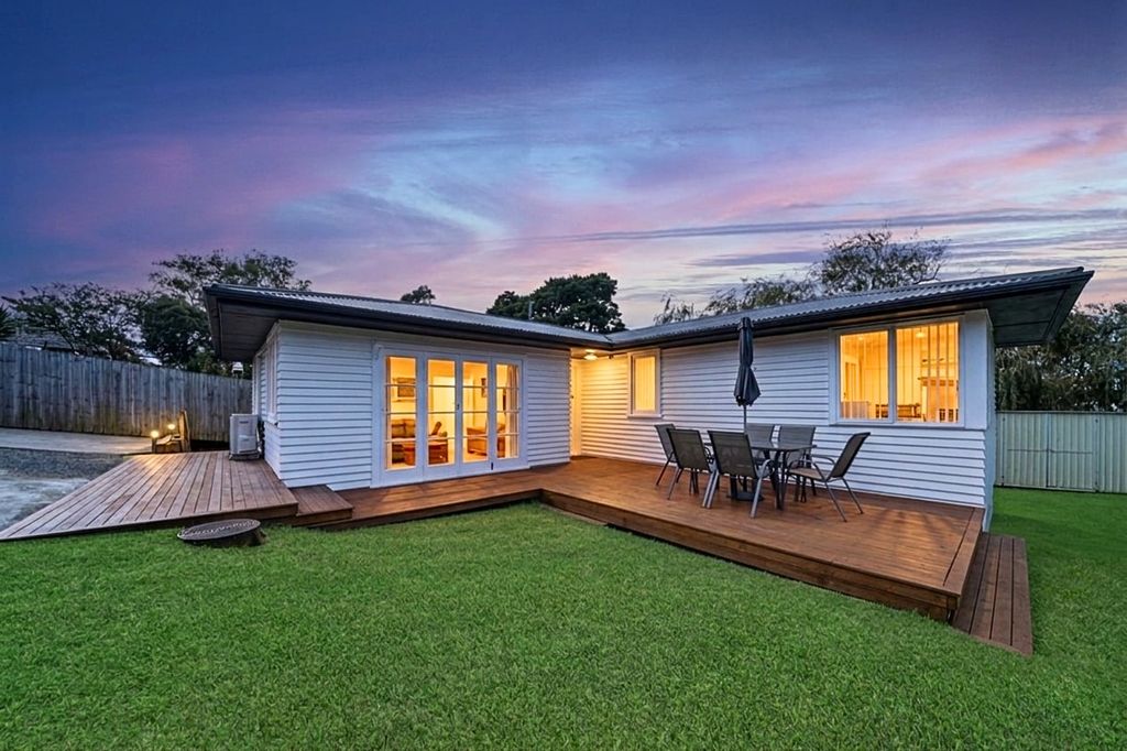 Beautifully Presented, FREEHOLD & MUST SELL! 1