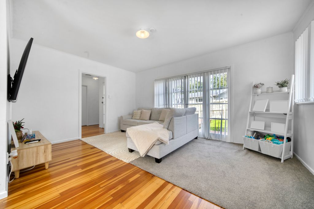 Beautifully Presented, FREEHOLD & MUST SELL! 2