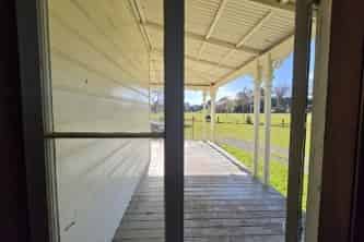 Manawatu / Whanganui - Address withheld
