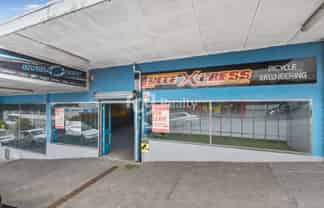 LARGE RETAIL SHOP PANMURE AVAILABLE NOW