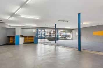 LARGE RETAIL SHOP PANMURE AVAILABLE NOW