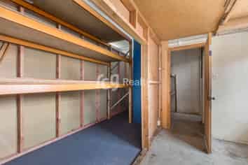 LARGE RETAIL SHOP PANMURE AVAILABLE NOW