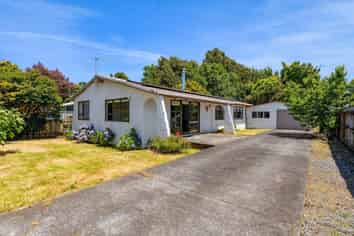 7 Willow Brook, Eltham