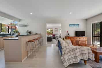8 St Lucia Place, Unsworth Heights