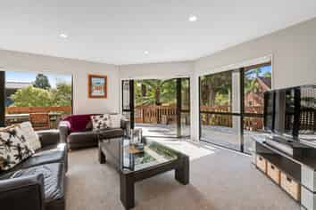 8 St Lucia Place, Unsworth Heights