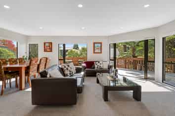 8 St Lucia Place, Unsworth Heights