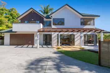 8 St Lucia Place, Unsworth Heights