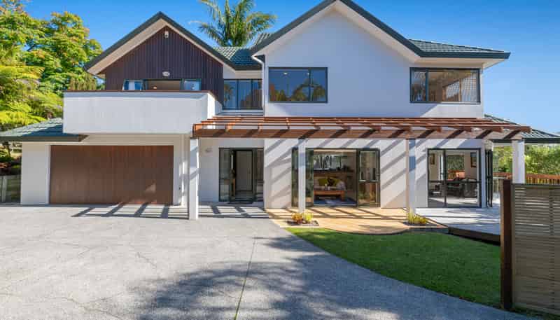 8 St Lucia Place, Unsworth Heights