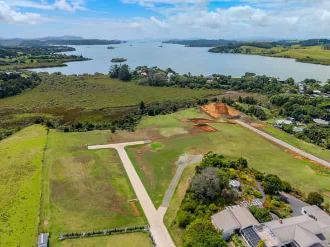 2/77 Skudders Beach Road, Kerikeri