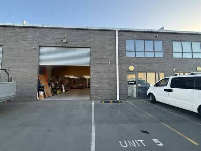 Flexible and Modern Industrial Unit in Sockburn