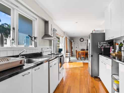 37 Strid Road, Te Atatu South