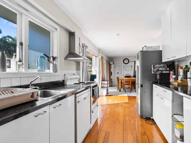 37 Strid Road, Te Atatu South