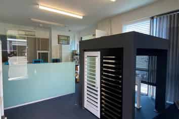 Modern Te Rapa Unit With Road Presence