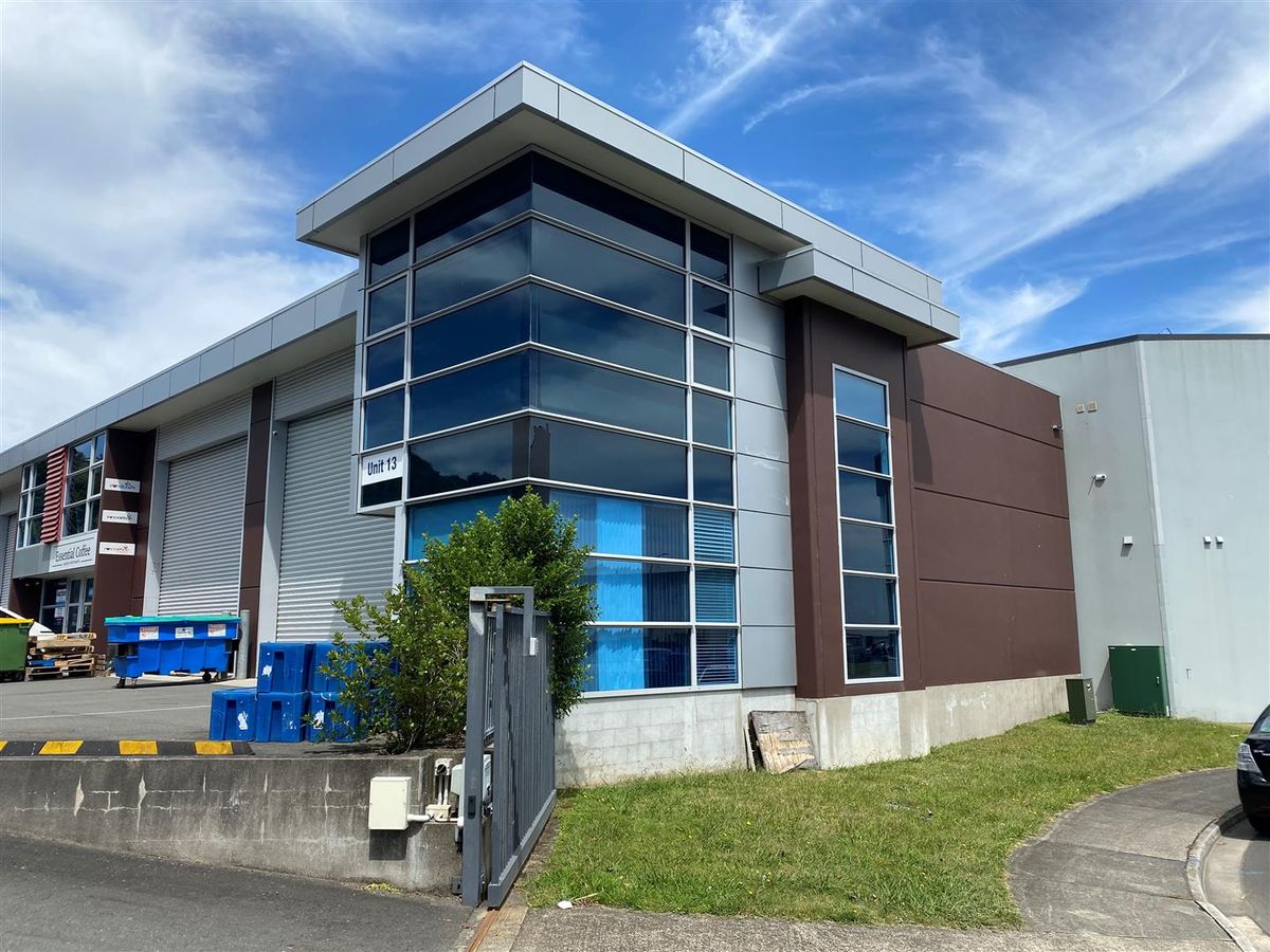 Modern Te Rapa Unit With Road Presence