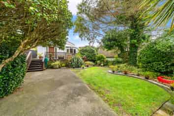 42 Allington Road, Karori
