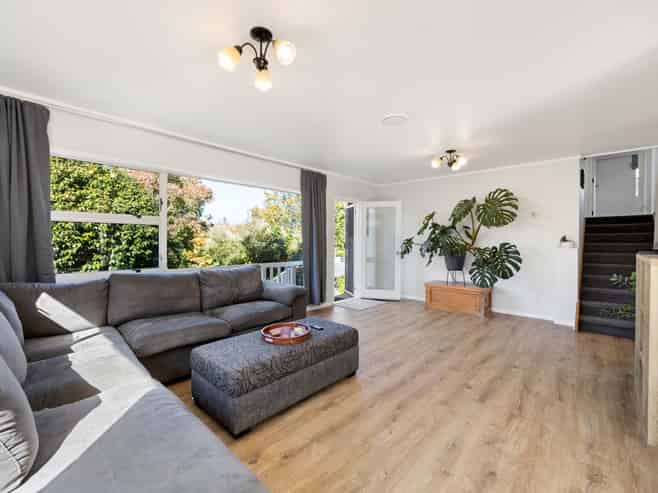5 Lorraine Place, Glenview