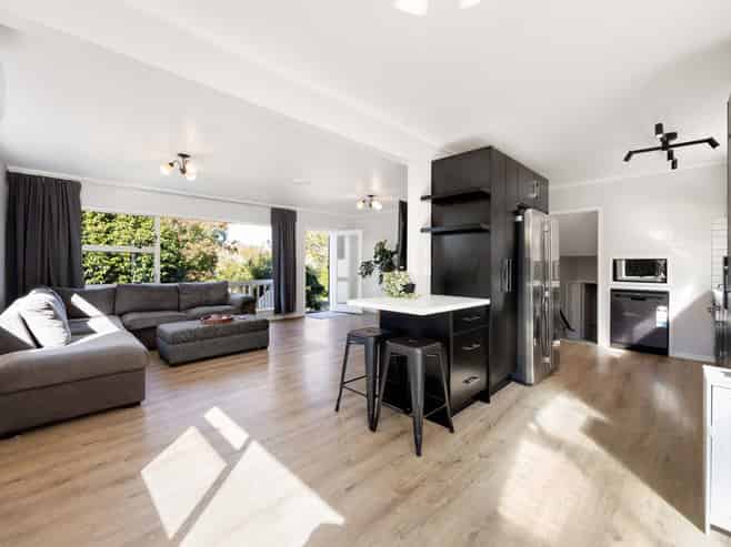 5 Lorraine Place, Glenview