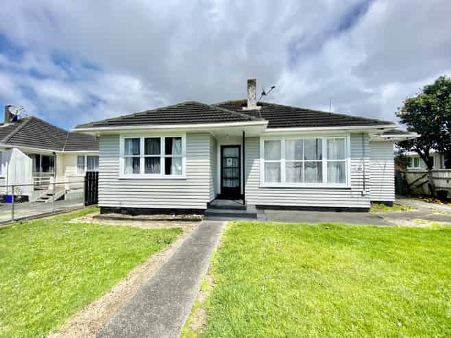 32 Ashton Avenue, Otara