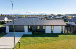 6 Westmorland Avenue, DARFIELD