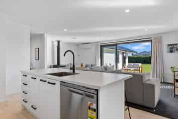 6 Westmorland Avenue, DARFIELD