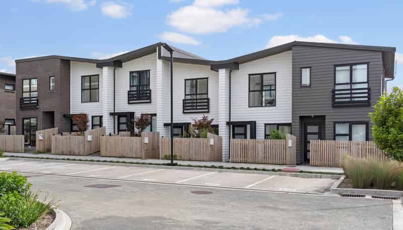 76 Rauemi Way, Te Atatu South